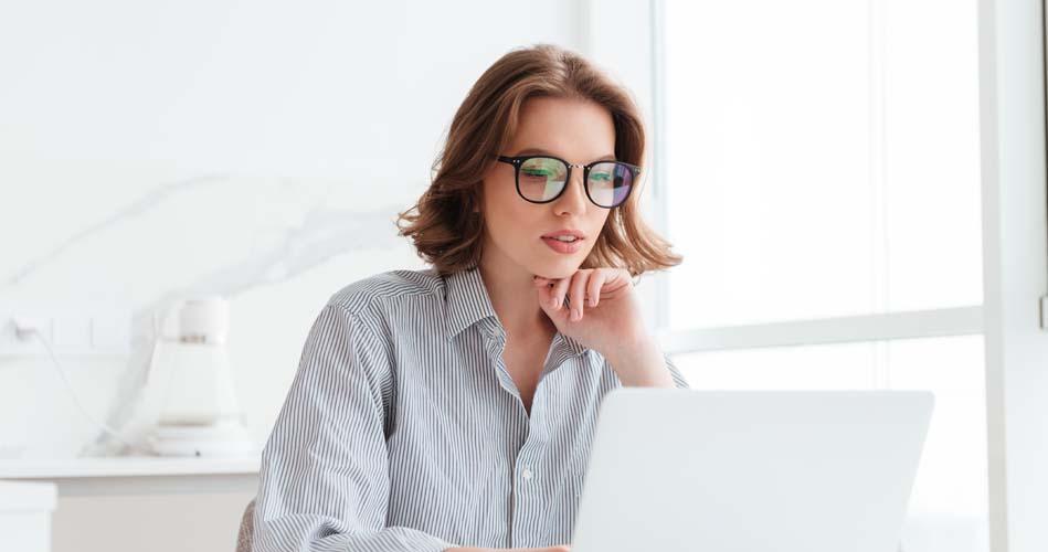 Girl working on Diploma In Mobile Computing