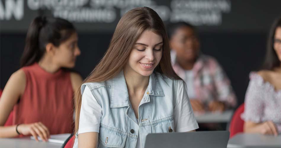 Students learning MVC course in class