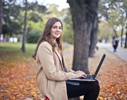 Girl learning Photoshop outside for better experience
