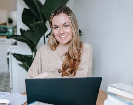 Girl learning what SEO course is