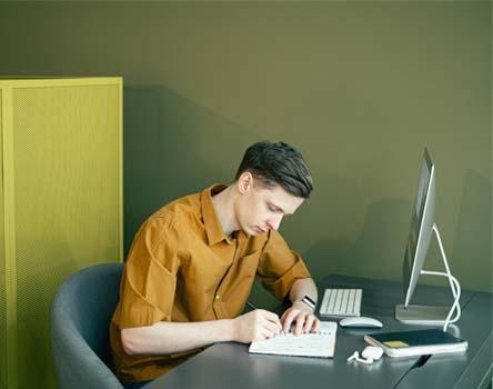 Boy takes notes in Sharepoint course